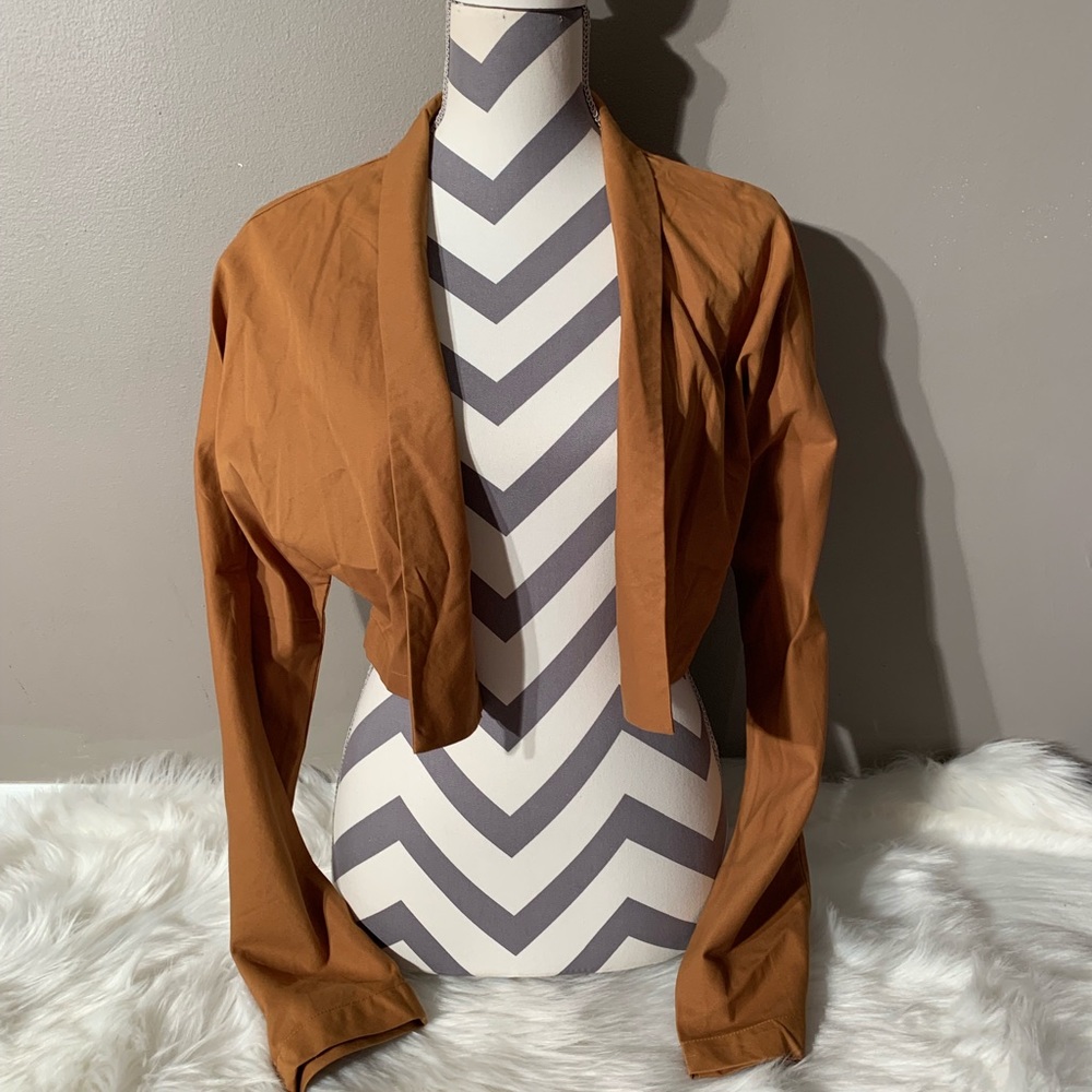Hyden Yoo New York Size L Bolero Blazer Length 16”